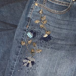 JLo MidRise Embellished Capri Jeans